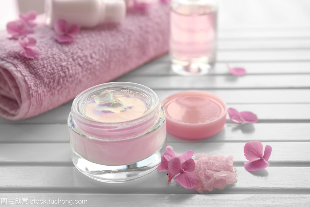 化妆品及卫生用品零售行业概览